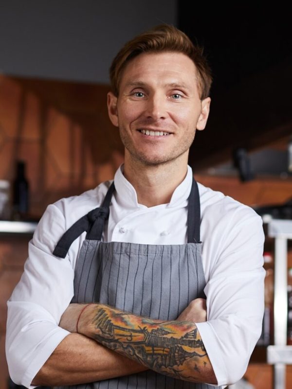 chef-posing-2021-09-24-04-00-11-utc